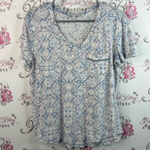 Mystyle tshirt top pockets floral Elegant Blue and White Floral Women's Tee